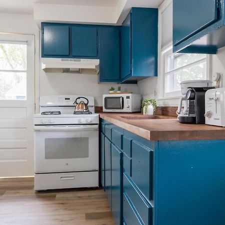 Retro Retreat Renovated 2Br, Desk, No Chore List! Kingston Exterior foto